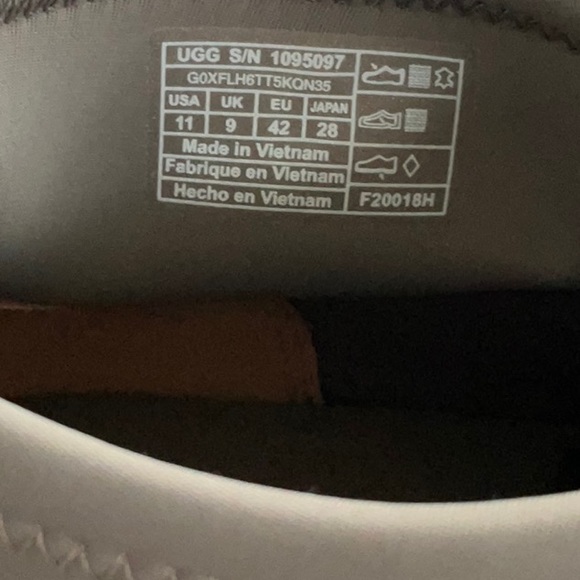 UGG Neutra Logo Panel Sneakers. Size 11. - Picture 7 of 7